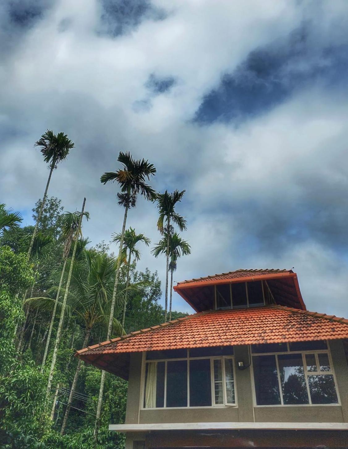 Coorg Divine Spark Home Stay Suntikoppa Eksteriør billede