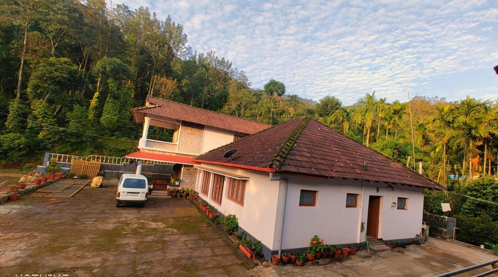 Coorg Divine Spark Home Stay Suntikoppa Eksteriør billede