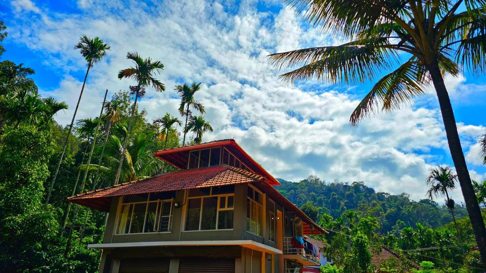 Coorg Divine Spark Home Stay Suntikoppa Eksteriør billede